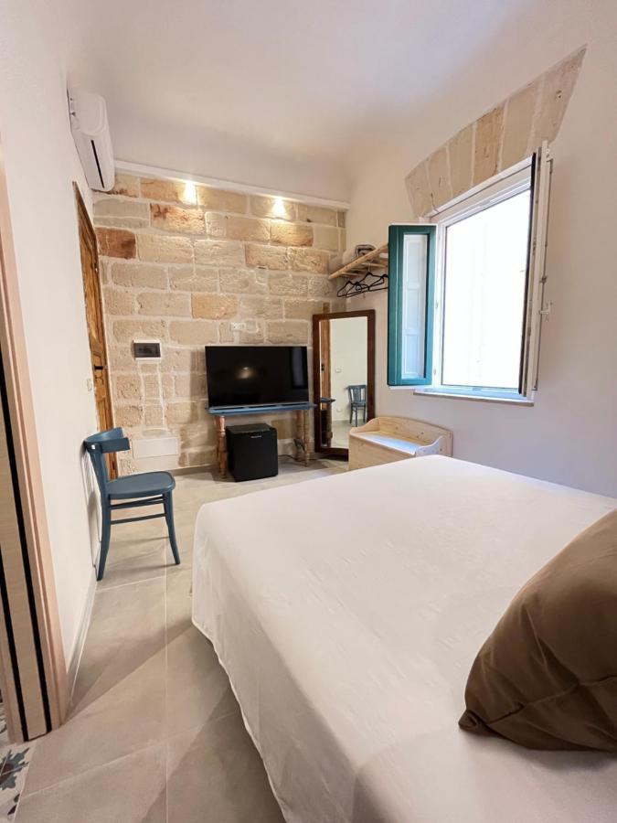 I Mori - Rooms & Apartment Трапани Екстериор снимка